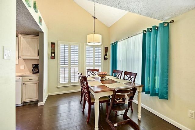 1038 Saint John Drive, Pearland, TX 77584