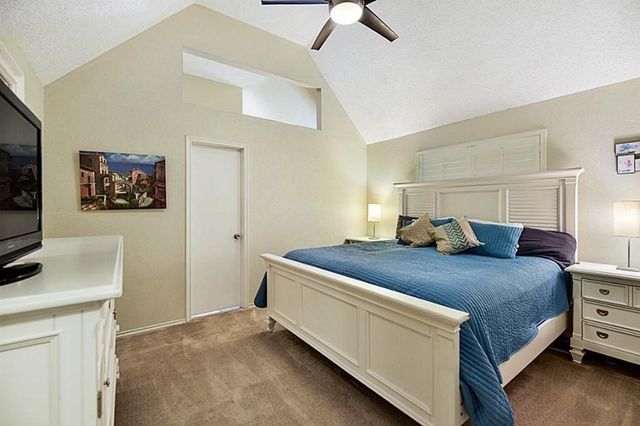 1038 Saint John Drive, Pearland, TX 77584