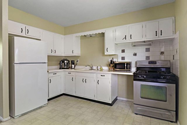 1712 87th STREET, Kenosha, WI 53143
