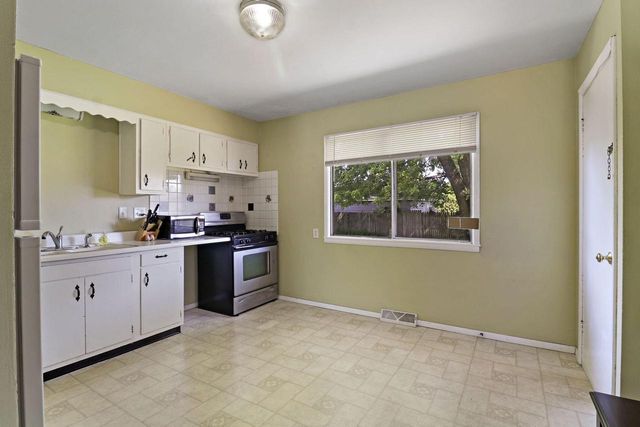 1712 87th STREET, Kenosha, WI 53143