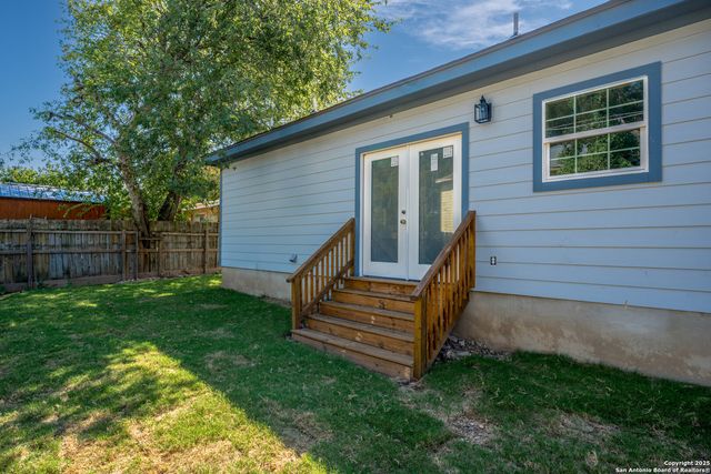 1080 Greenhill Dr, Canyon Lake, TX 78133