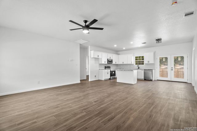 1080 Greenhill Dr, Canyon Lake, TX 78133