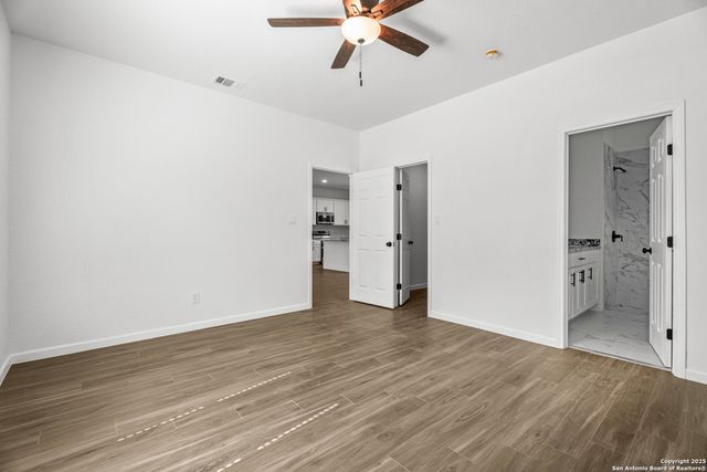 1080 Greenhill Dr, Canyon Lake, TX 78133