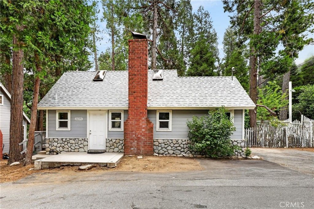 Image 1 of property listing at 23385 Kay Road, Crestline, CA 92325