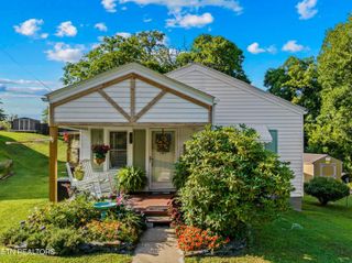 532 Woodlawn Ave Ave, Newport, TN 37821