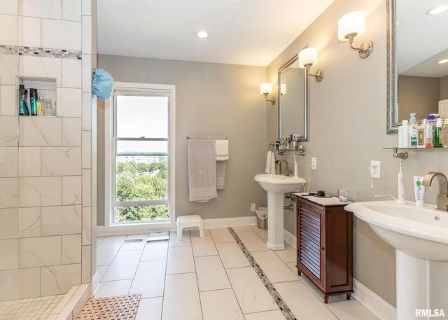 4510 5TH Avenue, Moline, IL 61265