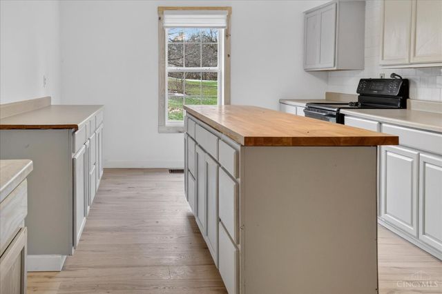 940 N High Street, Hillsboro, OH 45133