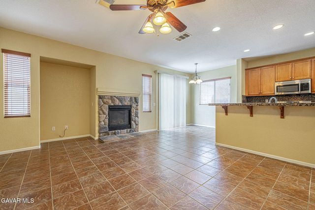 3237 Summer Breeze Avenue, Rosamond, CA 93560