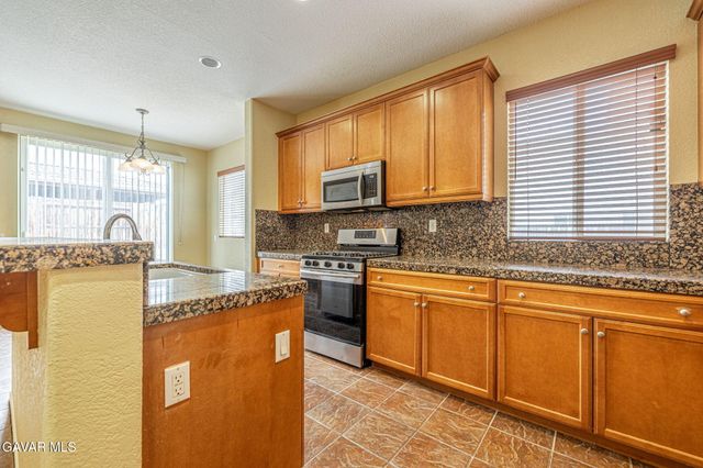 3237 Summer Breeze Avenue, Rosamond, CA 93560