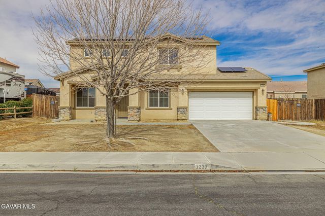 3237 Summer Breeze Avenue, Rosamond, CA 93560