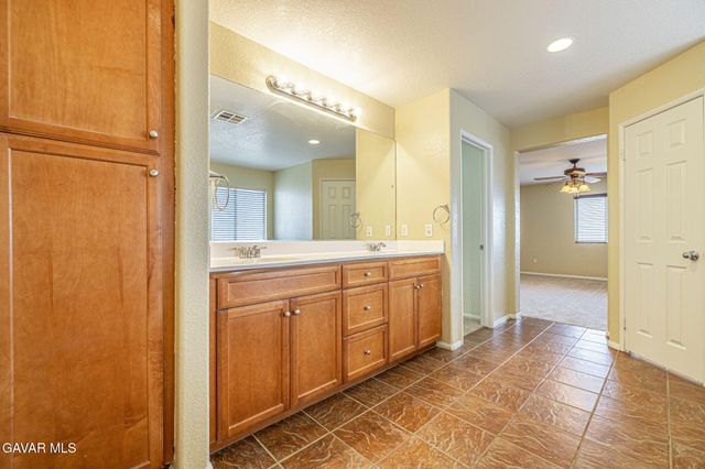 3237 Summer Breeze Avenue, Rosamond, CA 93560