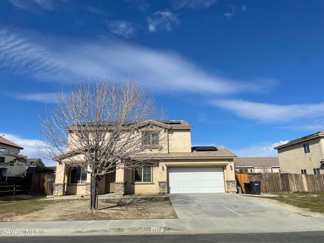 3237 Summer Breeze Avenue, Rosamond, CA 93560