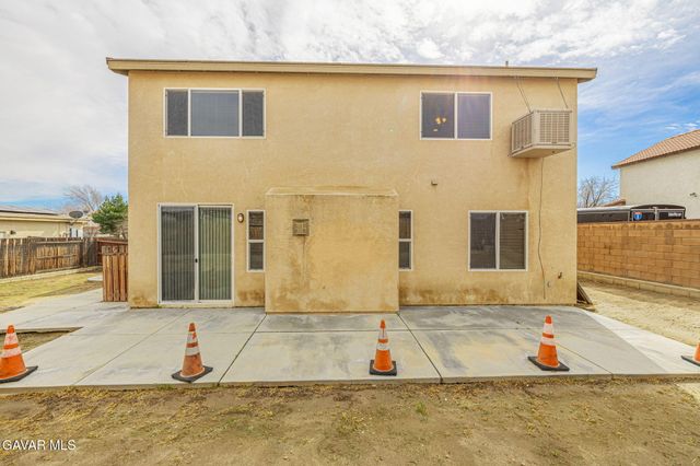 3237 Summer Breeze Avenue, Rosamond, CA 93560