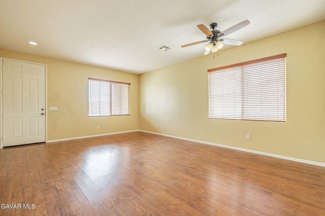 3237 Summer Breeze Avenue, Rosamond, CA 93560