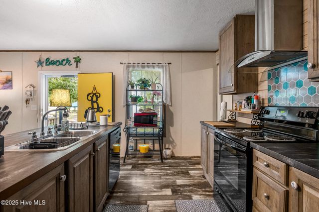 2097 Seashore Hills Road SW, Supply, NC 28462