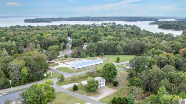 15 Livingston Rd, Gilbertsville, KY 42044