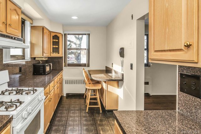 21-47 Utopia Parkway 2, Whitestone, NY 11357