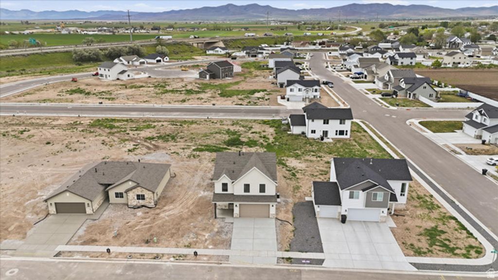Image 3 of property listing at 1380 S 110 W, Tremonton, UT 84337