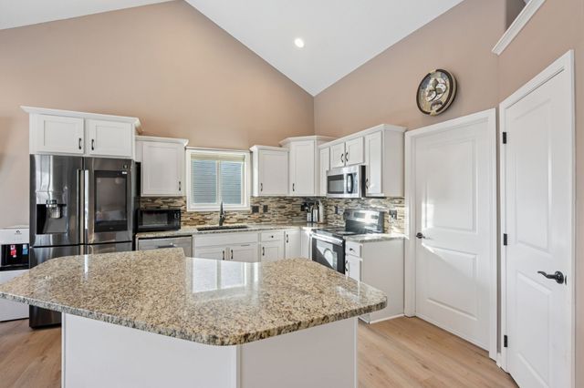 1301 Caitlin Court SE, Bondurant, IA 50035