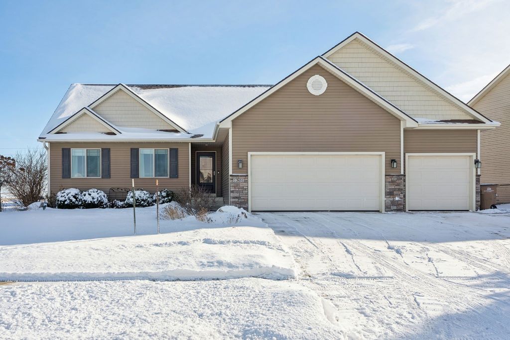 1301 Caitlin Court SE, Bondurant, IA 50035