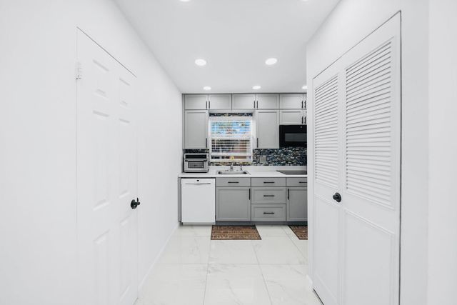 129 Lake Carol Drive 129, West Palm Beach, FL 33411