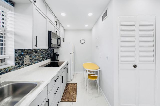 129 Lake Carol Drive 129, West Palm Beach, FL 33411