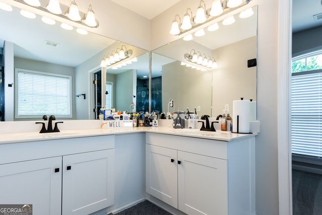 7601 The Lakes Drive, Fairburn, GA 30213