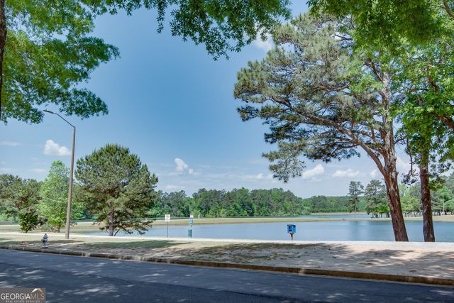 7601 The Lakes Drive, Fairburn, GA 30213