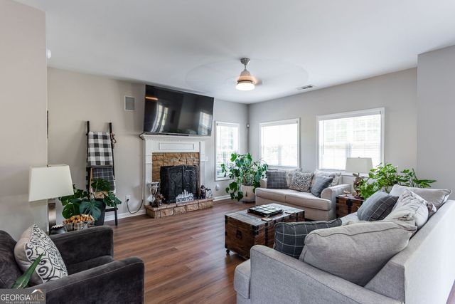 7601 The Lakes Drive, Fairburn, GA 30213