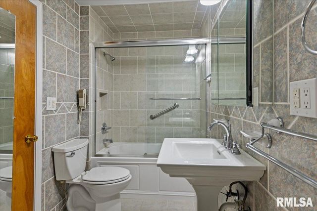 2621 S 4TH Street, Springfield, IL 62703