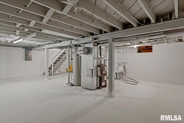 2621 S 4TH Street, Springfield, IL 62703