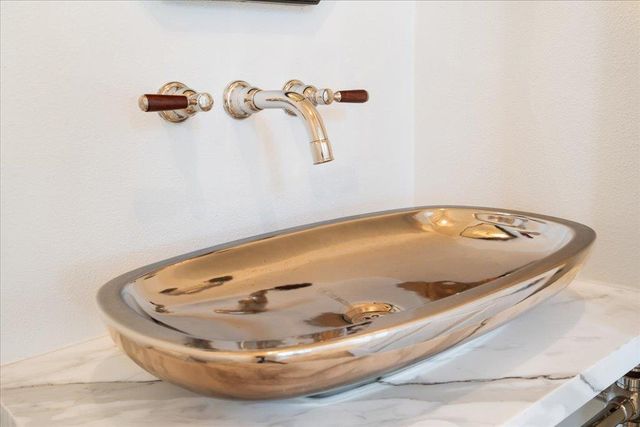 24729 Travis Lakeside CV, Spicewood, TX 78669