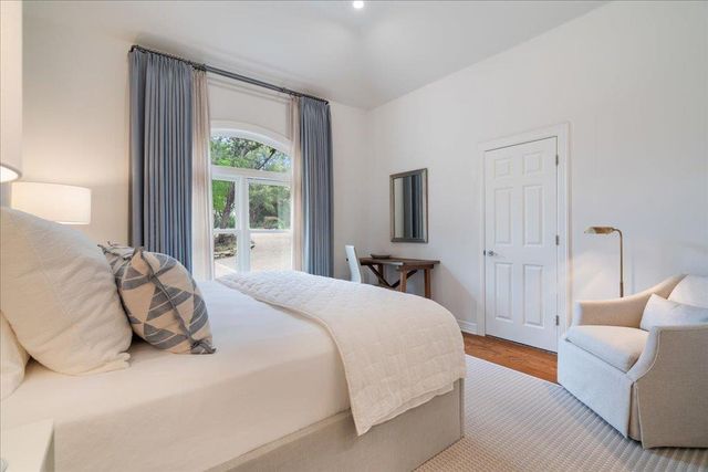 24729 Travis Lakeside CV, Spicewood, TX 78669