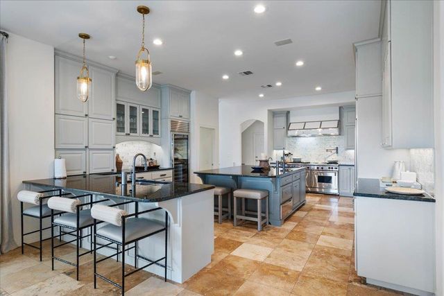 24729 Travis Lakeside CV, Spicewood, TX 78669