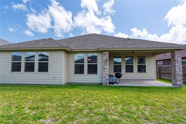 7910 Hulk Dr, Corpus Christi, TX 78414