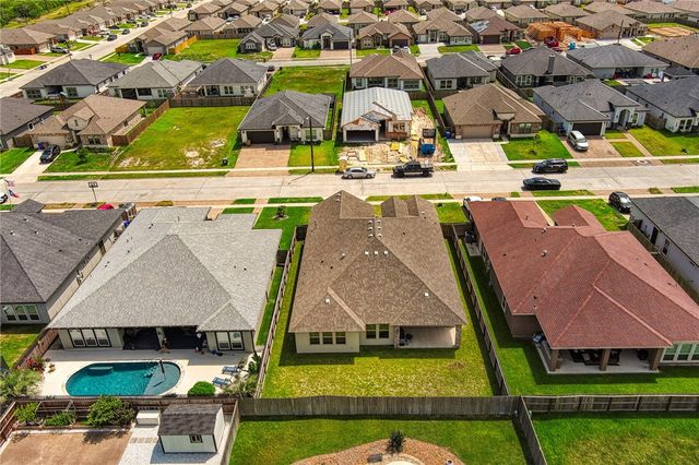 7910 Hulk Dr, Corpus Christi, TX 78414