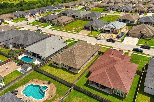 7910 Hulk Dr, Corpus Christi, TX 78414