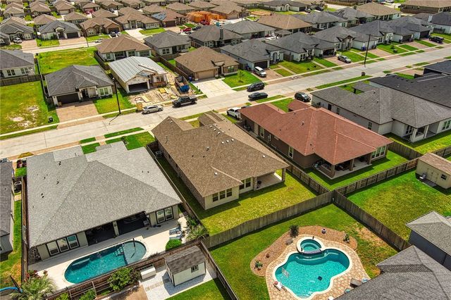 7910 Hulk Dr, Corpus Christi, TX 78414