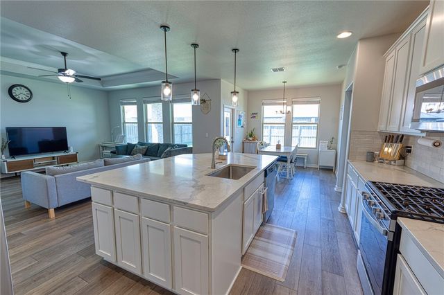 7910 Hulk Dr, Corpus Christi, TX 78414