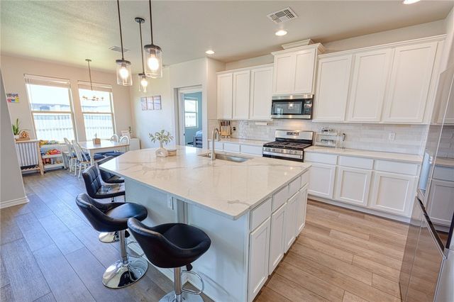 7910 Hulk Dr, Corpus Christi, TX 78414
