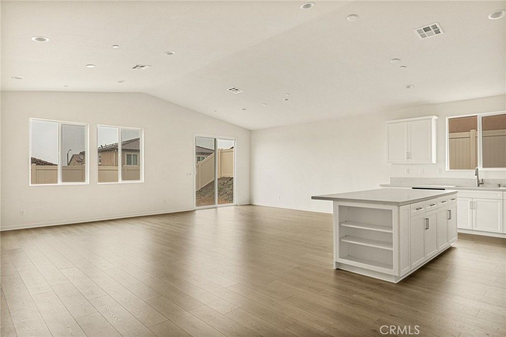 Image 11 of property listing at 7908 Santorini, Highland, CA 92346