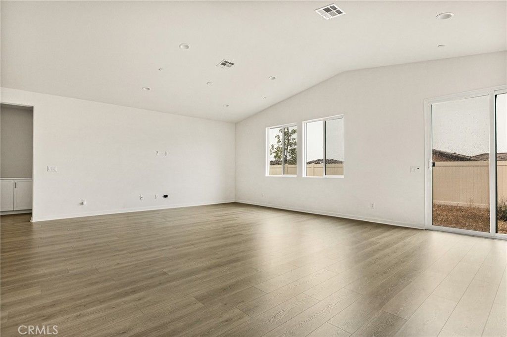 Image 8 of property listing at 7908 Santorini, Highland, CA 92346