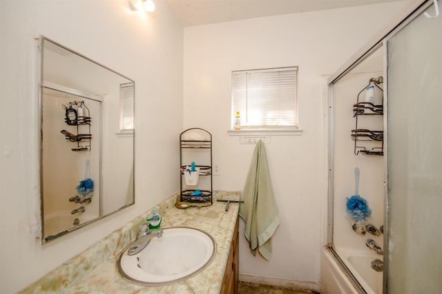215 5th St, West Sacramento, CA 95605
