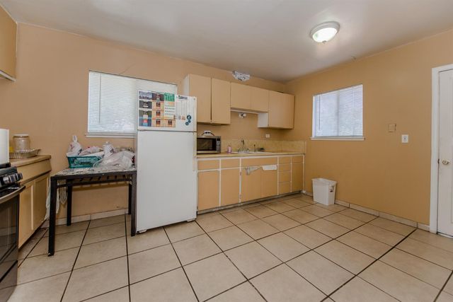 215 5th St, West Sacramento, CA 95605