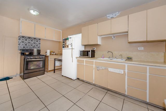 215 5th St, West Sacramento, CA 95605