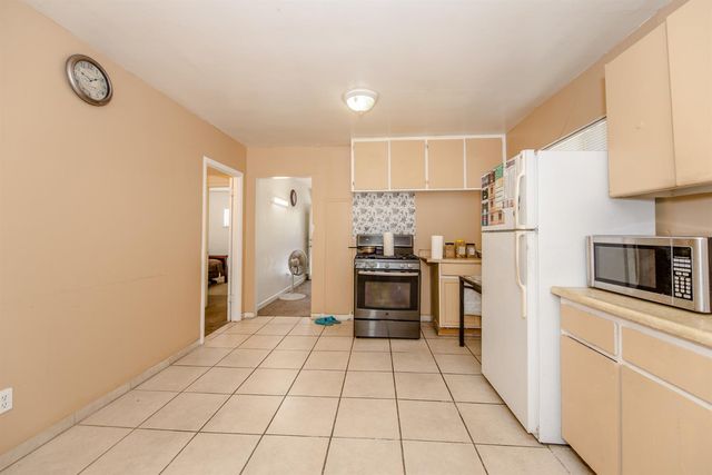 215 5th St, West Sacramento, CA 95605