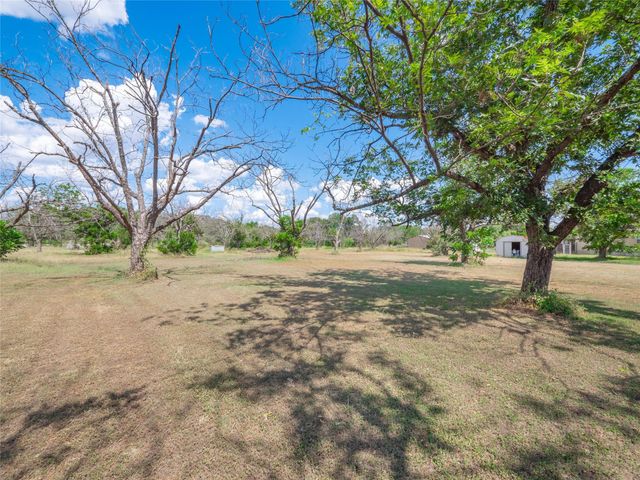 111 Pecan Orchard LN, Marble Falls, TX 78654