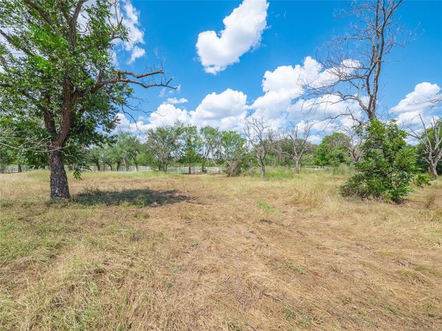 111 Pecan Orchard LN, Marble Falls, TX 78654