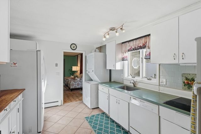 14 Ridgefield Dr, Framingham, MA 01701