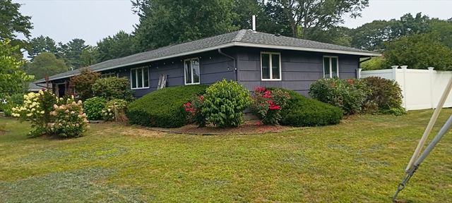 14 Ridgefield Dr, Framingham, MA 01701